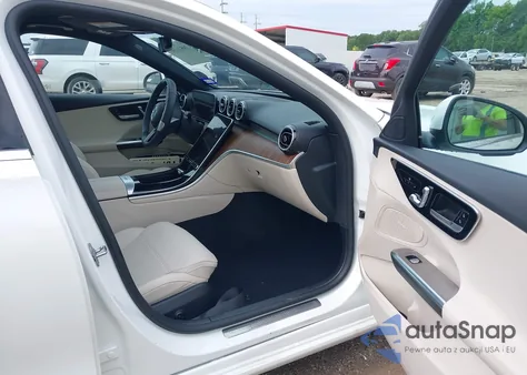 2024 Mercedes-Benz C 300 z USA, uszkodzony, nr VIN W1KAF4GB7RR207615